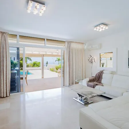 Vila Espaciosa Con La Piscina Privada *