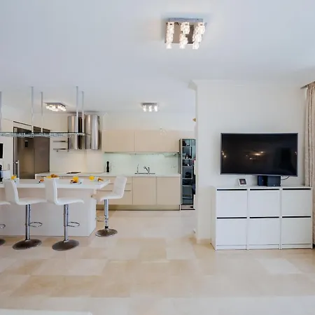 Espaciosa Con La Piscina Privada فيلة أذيخي