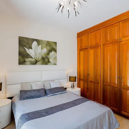 Espaciosa Con La Piscina Privada أذيخي