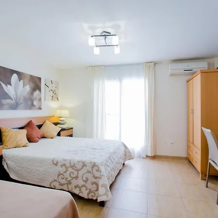 Espaciosa Con La Piscina Privada Vila *