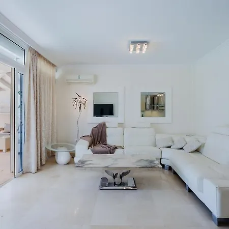 فيلة Espaciosa Con La Piscina Privada أذيخي
